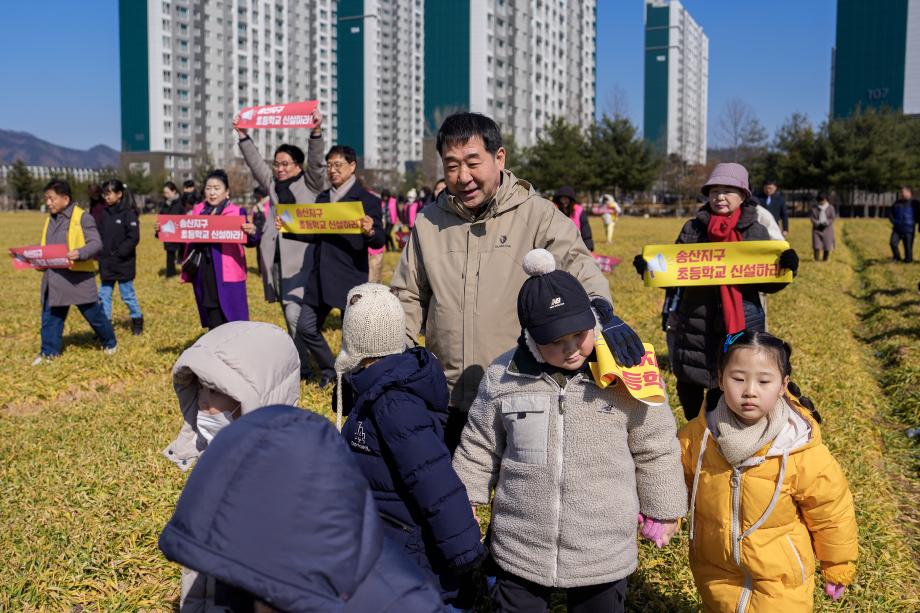 송산초 신설 기원 청보리밟기