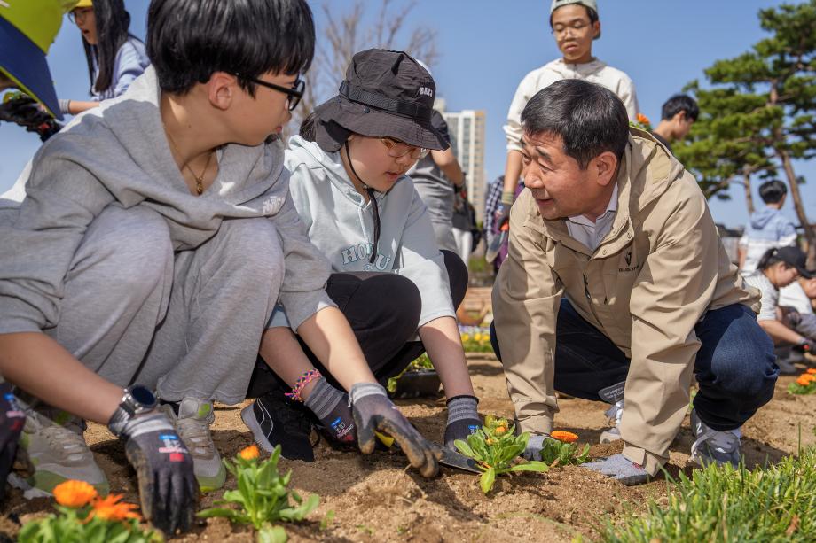 어린이와 함께하는 꽃밭 만들기