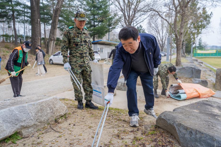 특전동지회 환경정화 활동 참석