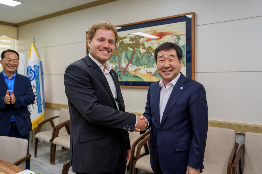 오스템바이오 대표 군청방문