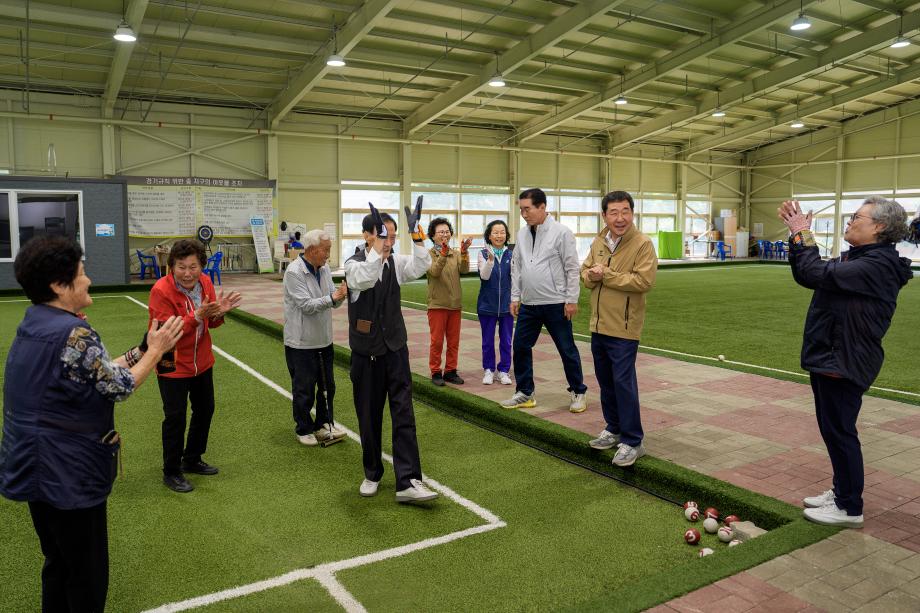 게이트볼장, 탁구장 방문