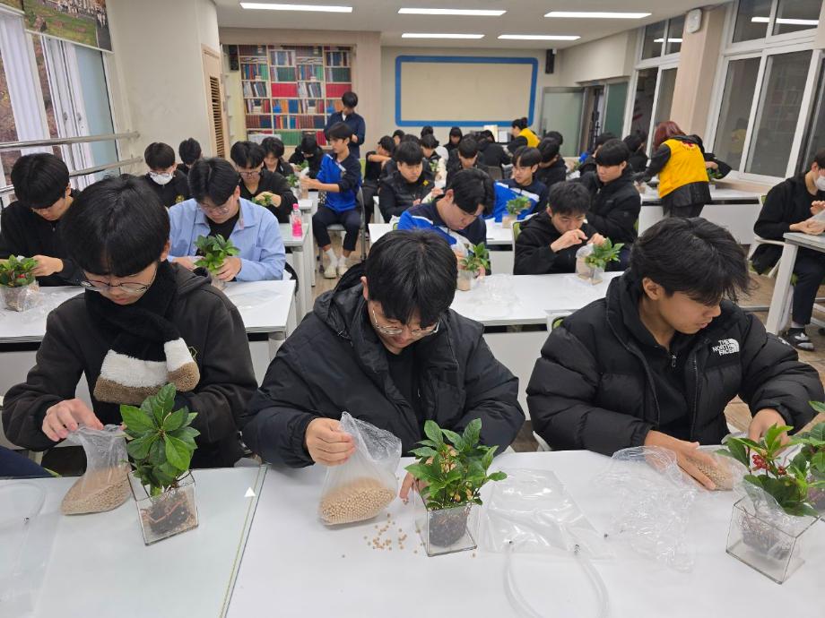 증평군, 반려식물 키우며 배우는 4-H정신...형석중 4-H회 체험교육 성료