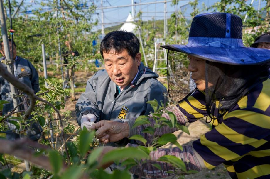 이재영 증평군수, 영농철 맞아 농업 현장 점검 나서
