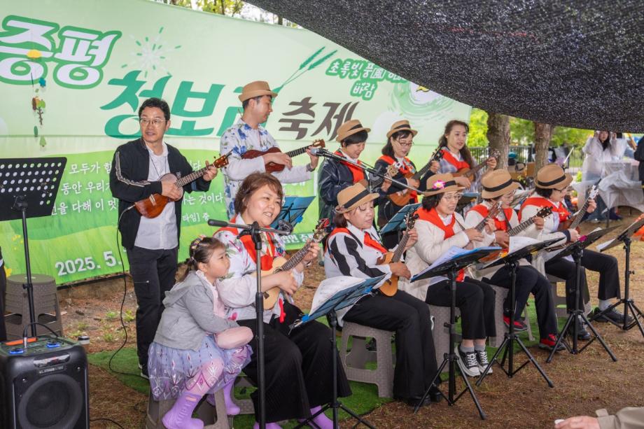 증평 도심 속 초록물결...‘청보리밭 축제’성황리 마무리