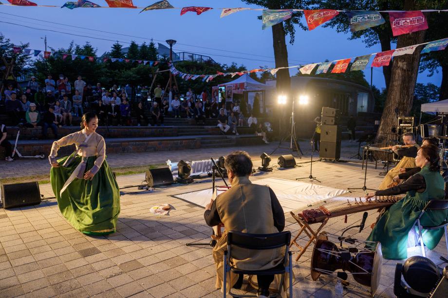 ‘실버마이크 충청권’공연, 증평 보강천에서 울려 퍼지다.