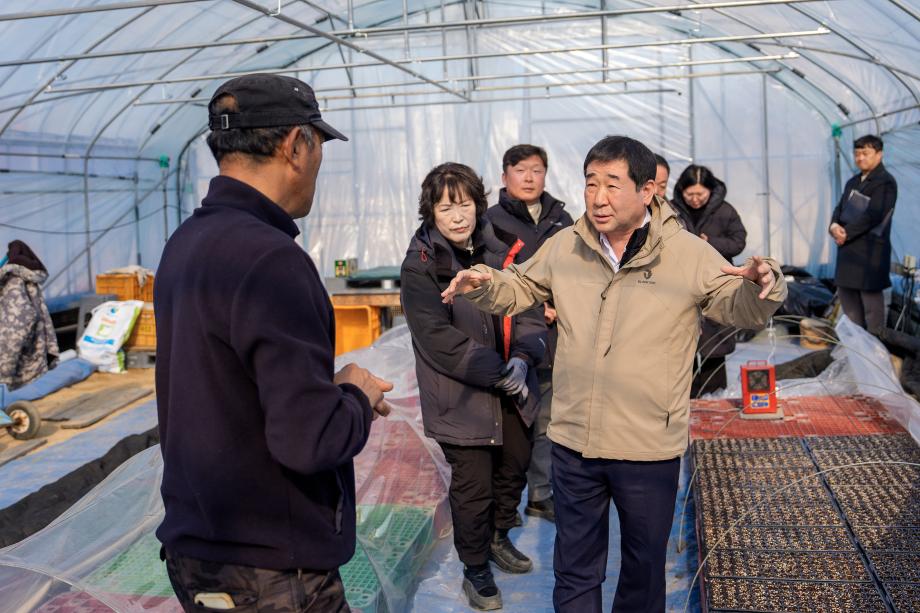 증평군, 입춘 한파 속 영농 준비 현장 점검