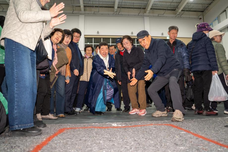 증평군, 생활체육관 가득 채운 대보름 흥...전통으로 소통하다