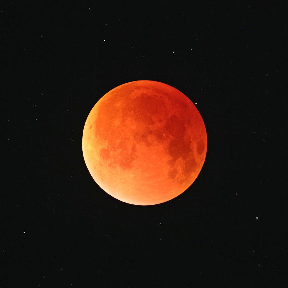 2025년 9월 8일, 붉게 물든 개기월식